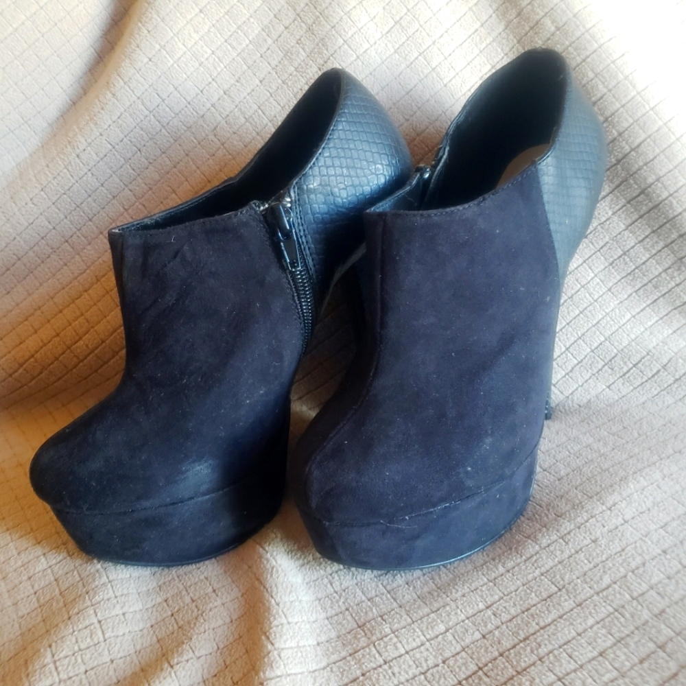 Black bootie